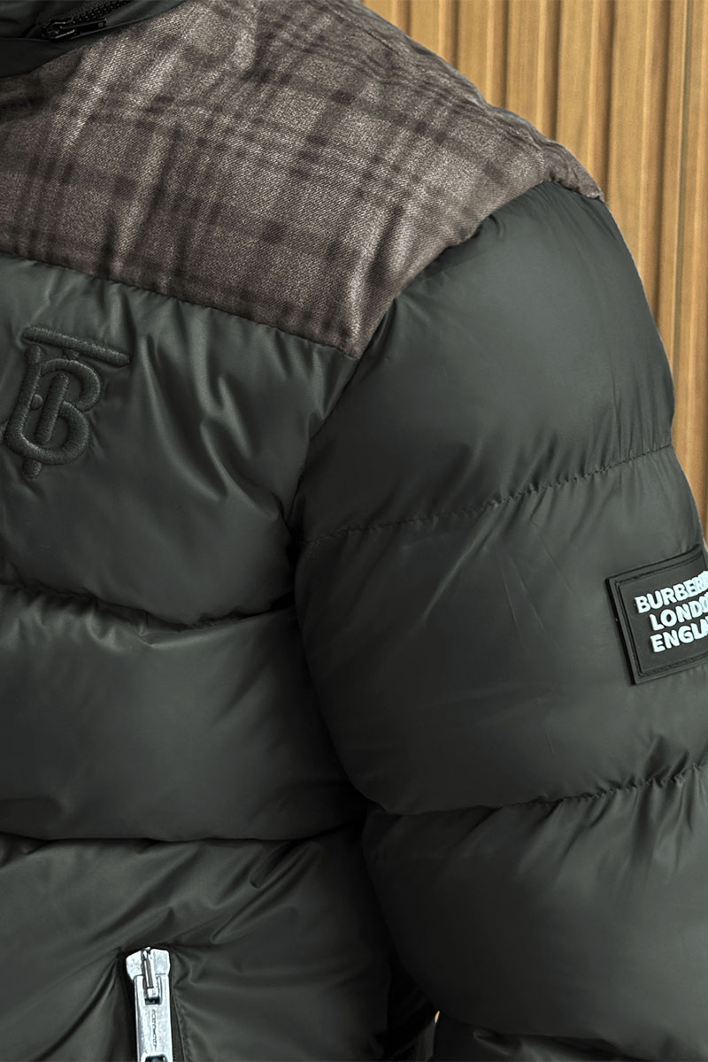 Burberry Куртка зелёного цвета TB logo