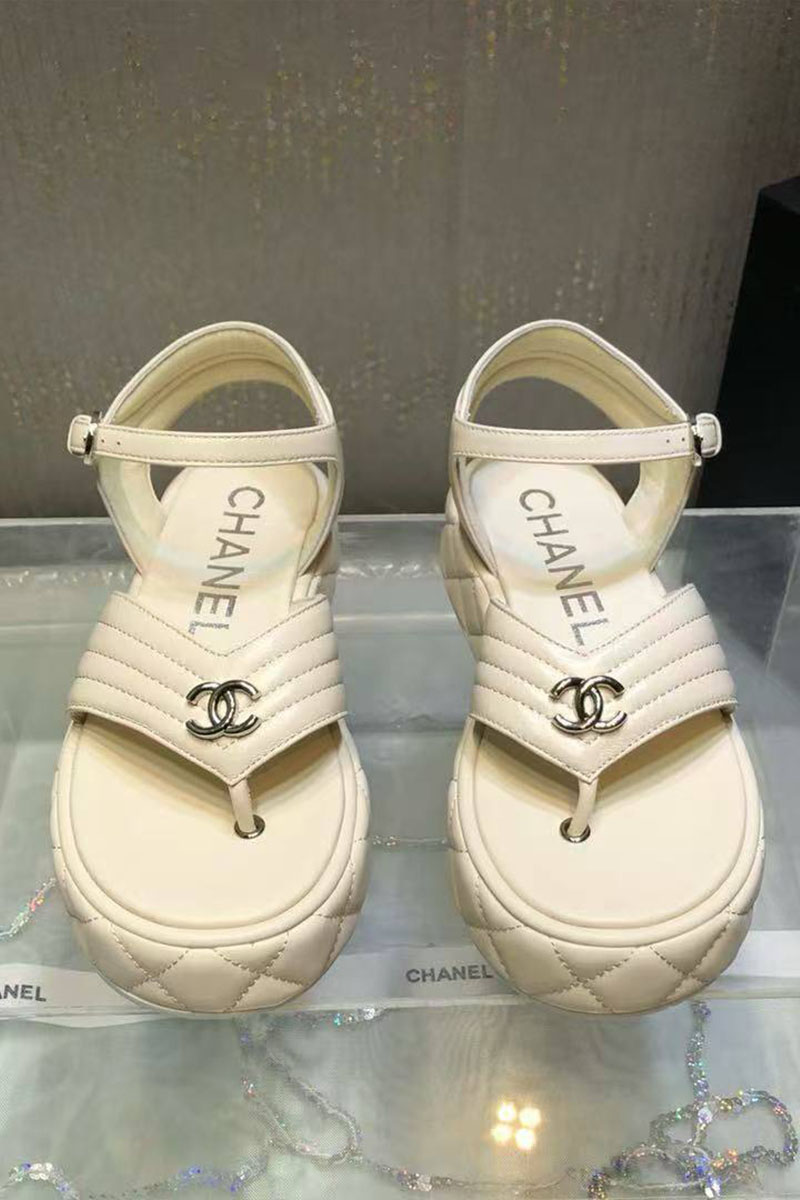 Chаnеl Женские кожаные сандалии белого цвета 