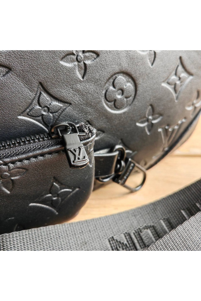 Lоuis Vuittоn Кожаная сумка Trio Messenger Monogram 25x18 см