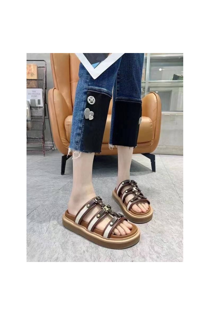 Celine Женские кожаные шлёпанцы 