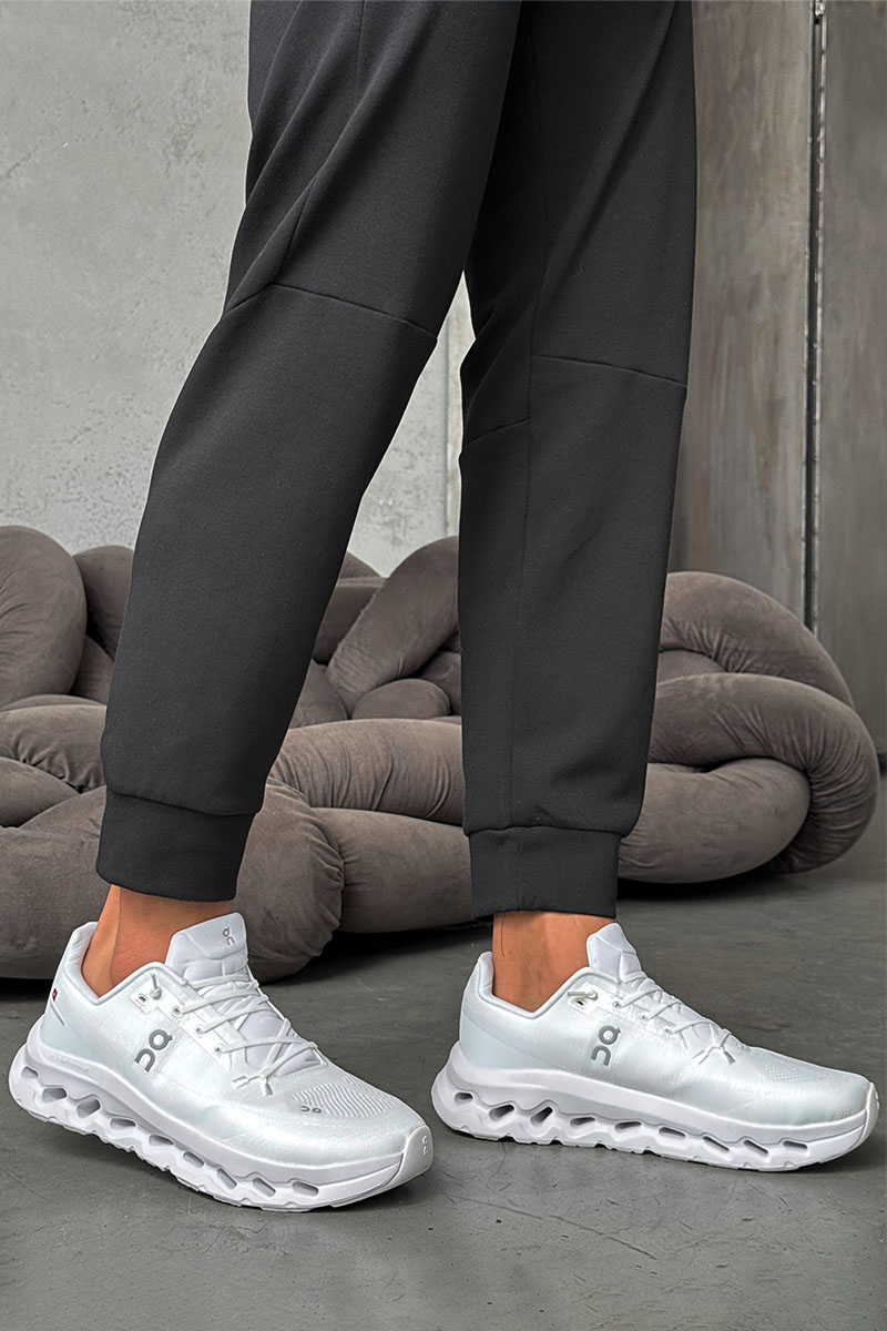 Designer Clothing Кроссовки белого цвета On Cloudtilt 