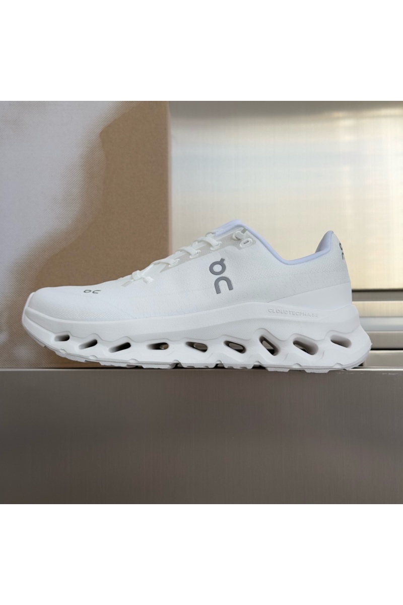 Designer Clothing Кроссовки белого цвета On Cloudtilt 