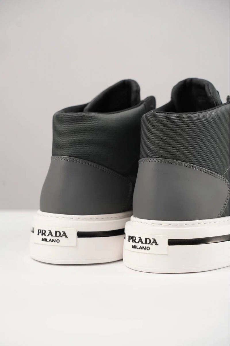 Prada Комбинированные кроссовки с мехом Prada