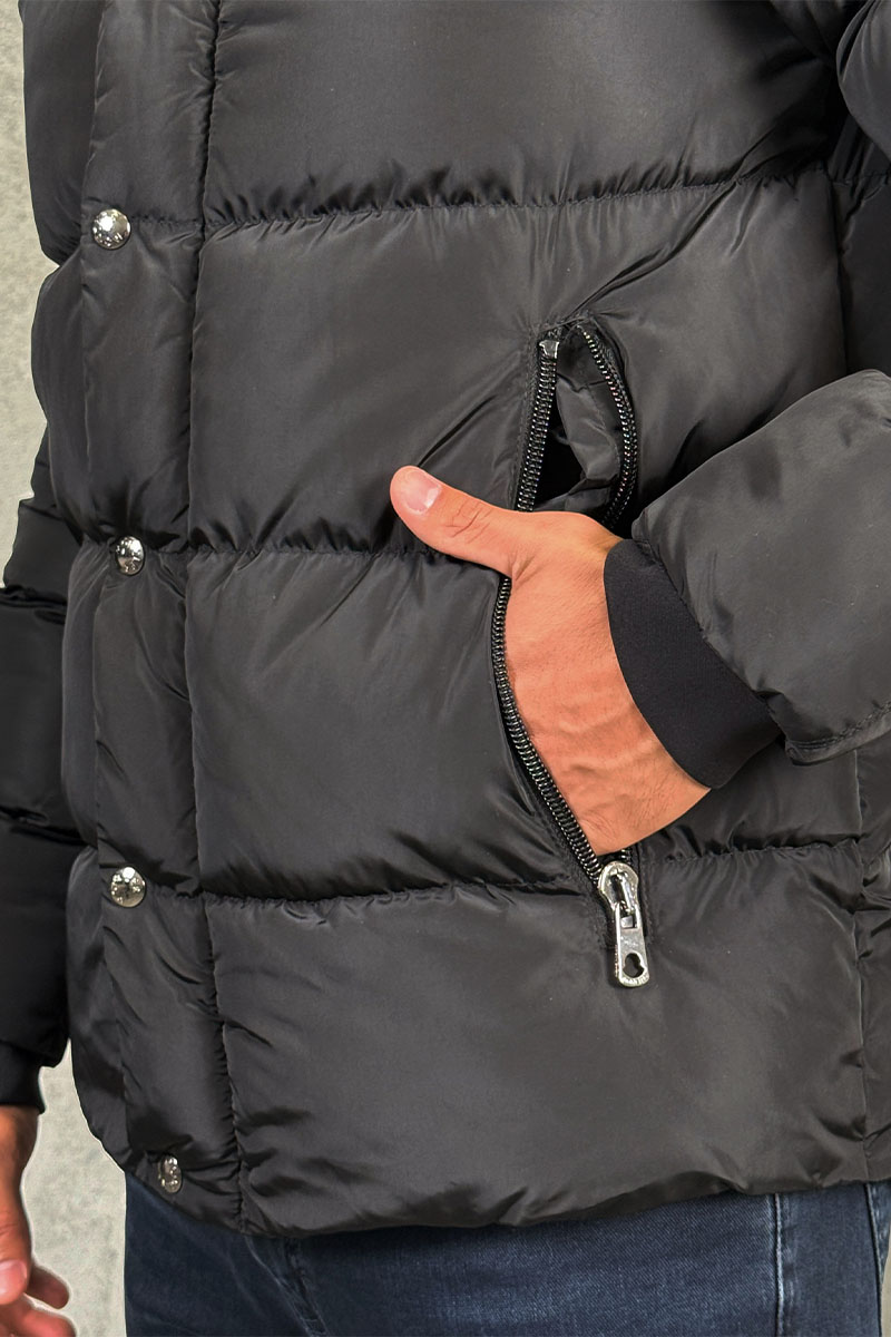 Moncler Куртка чёрного цвета logo-patch