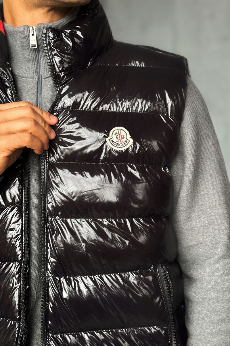 Moncler Мужская безрукавка чёрного цвета logo-patch