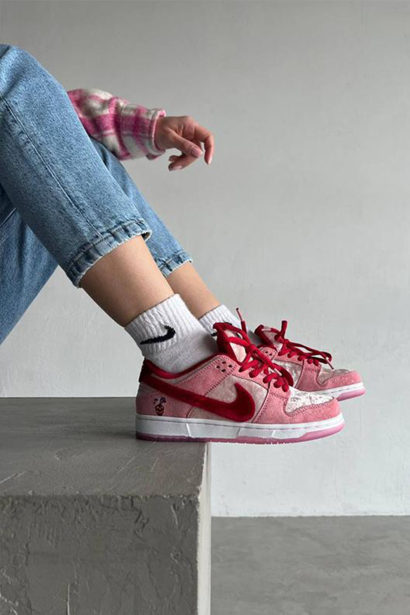 Nike Женские кроссовки SB Dunk Low "Strange Love"