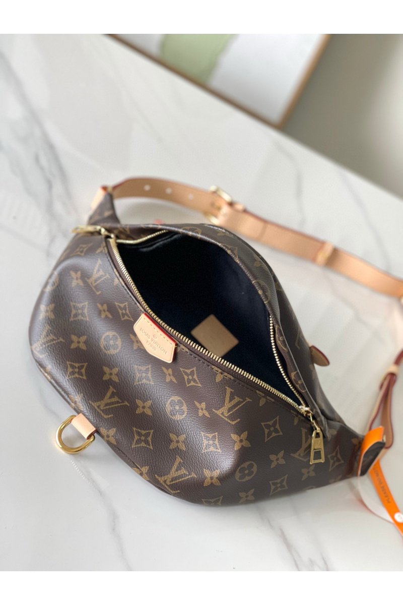 Lоuis Vuittоn Кожаная сумка на пояс Bumbag Monogram Premium 37x14x13 см