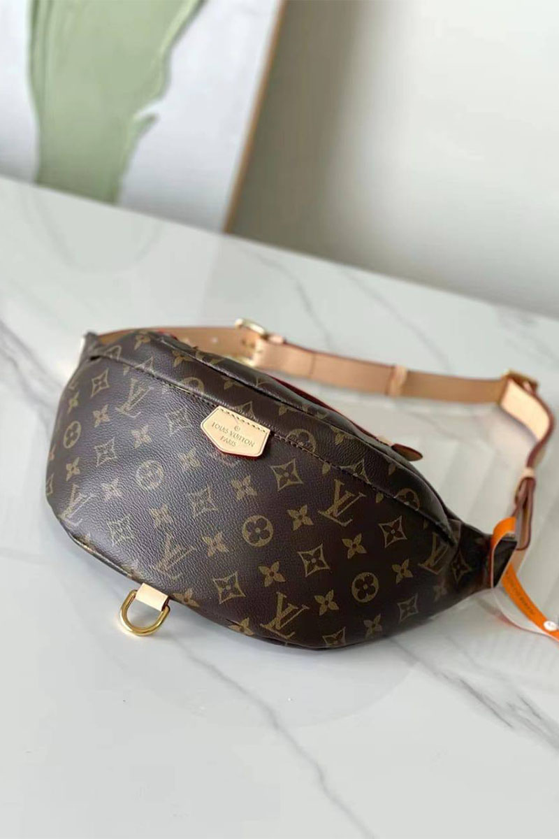 Lоuis Vuittоn Кожаная сумка на пояс Bumbag Monogram 35x17 см