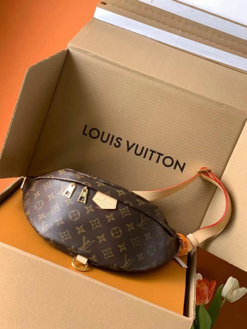 Lоuis Vuittоn Кожаная сумка на пояс Bumbag Monogram 35x17 см