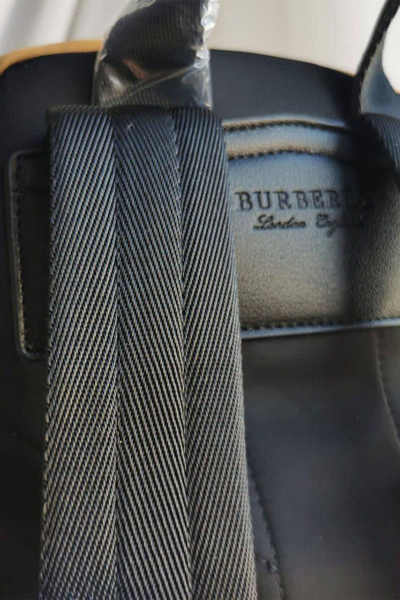 Burberry Нейлоновый рюкзак London England logo-patch 40x30 см