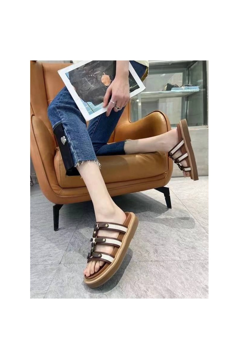 Celine Женские кожаные шлёпанцы 