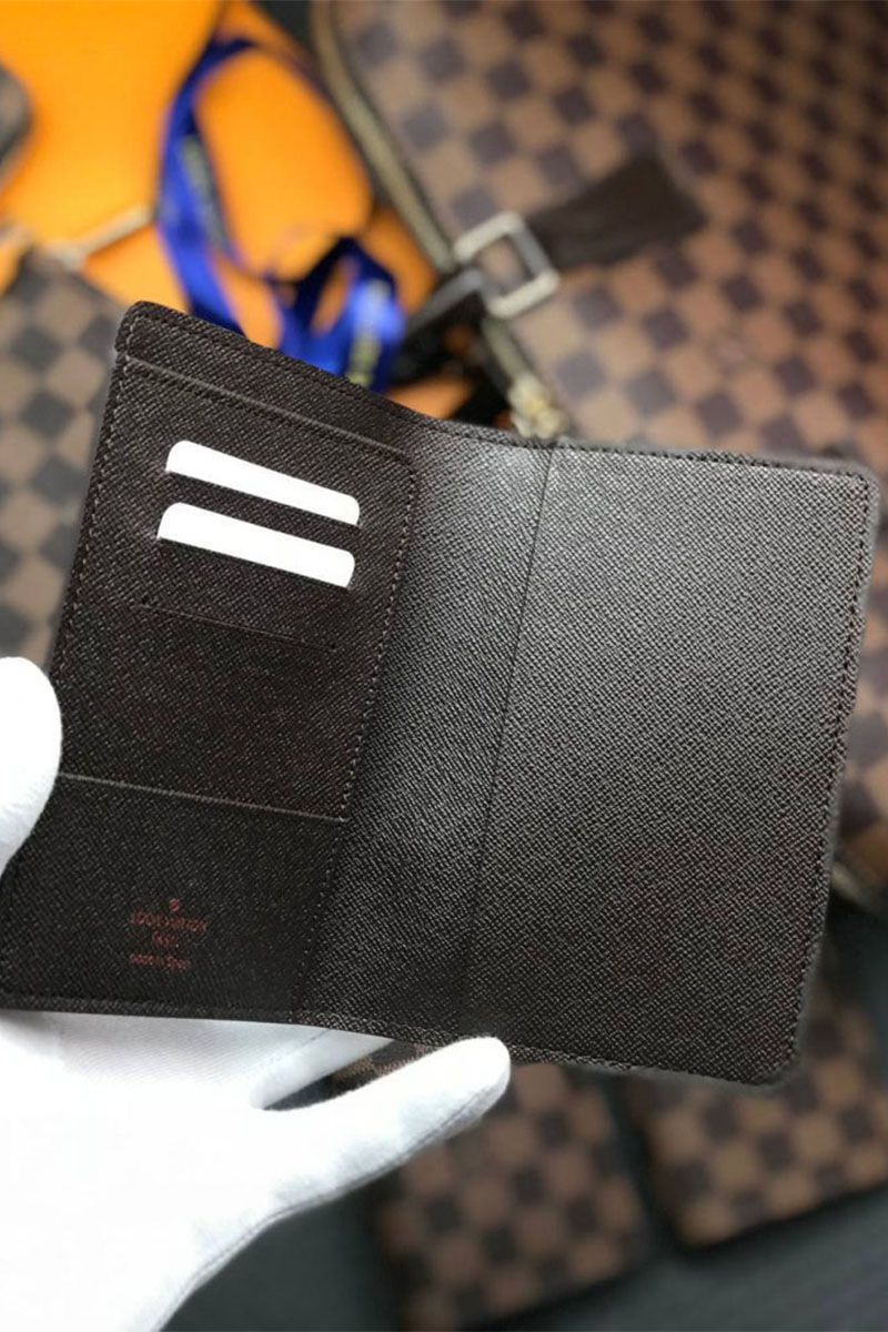 Lоuis Vuittоn Кожаная обложка для паспорта Damier Ebene 10x14 см