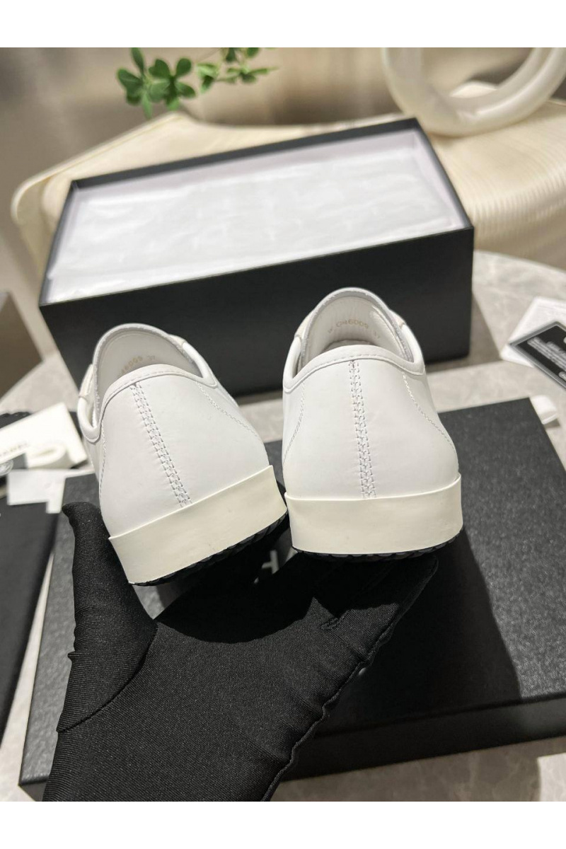 Chаnеl Женские кожаные кроссовки белого цвета