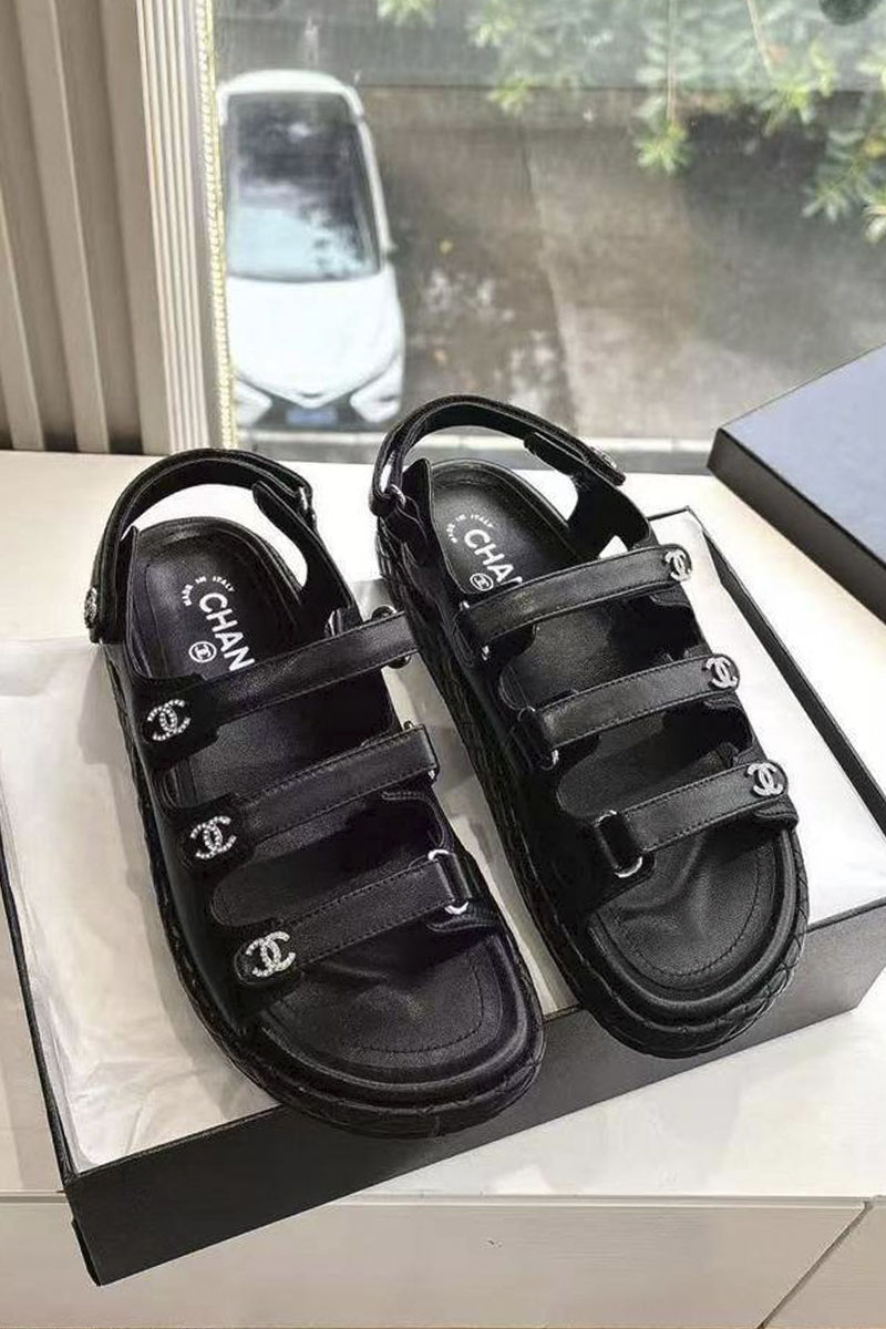 Chаnеl Женские кожаные сандалии чёрного цвета