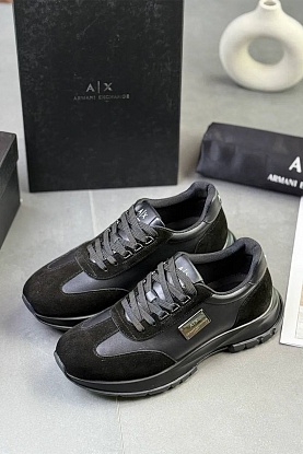 Кроссовки чёрного цвета 