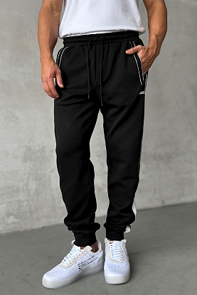 Чёрные спортивные штаны