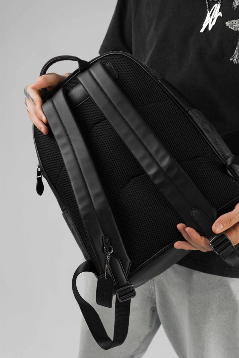 Coach Кожаный рюкзак Coach monogram 39x30 см