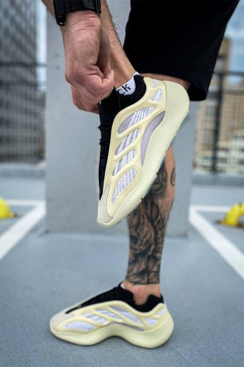 Adidas Кроссовки Yeezy Boost 700 V3 "Azael"