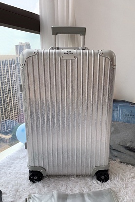 Чемодан Aluminum M Premium 67x42x27 см