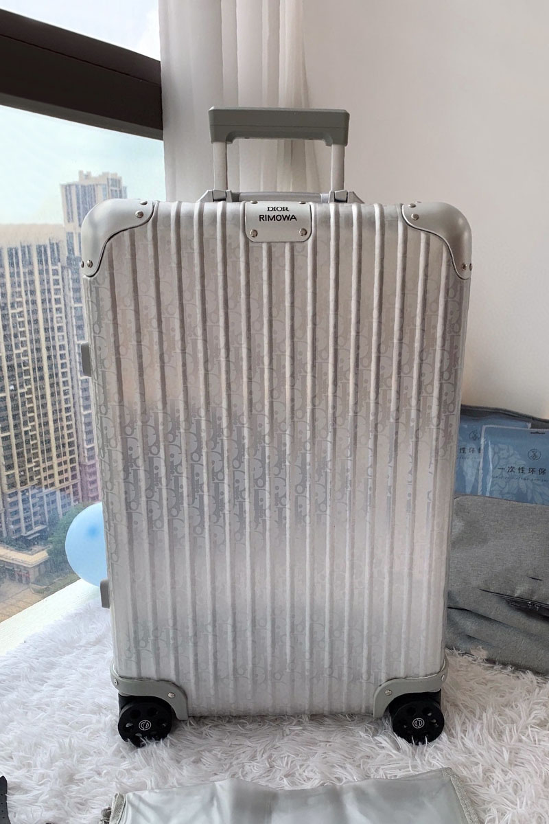 Rimowa Чемодан Aluminum M Premium 67x42x27 см