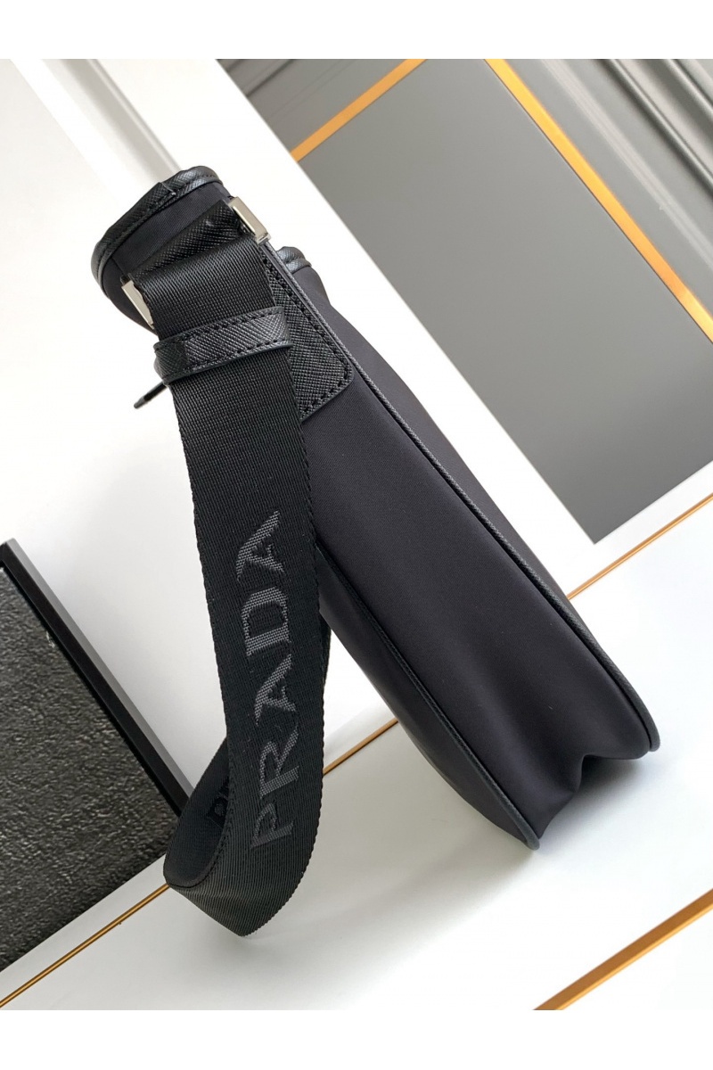 Prada Нейлоновая сумка Premium 27x25.5x6 см