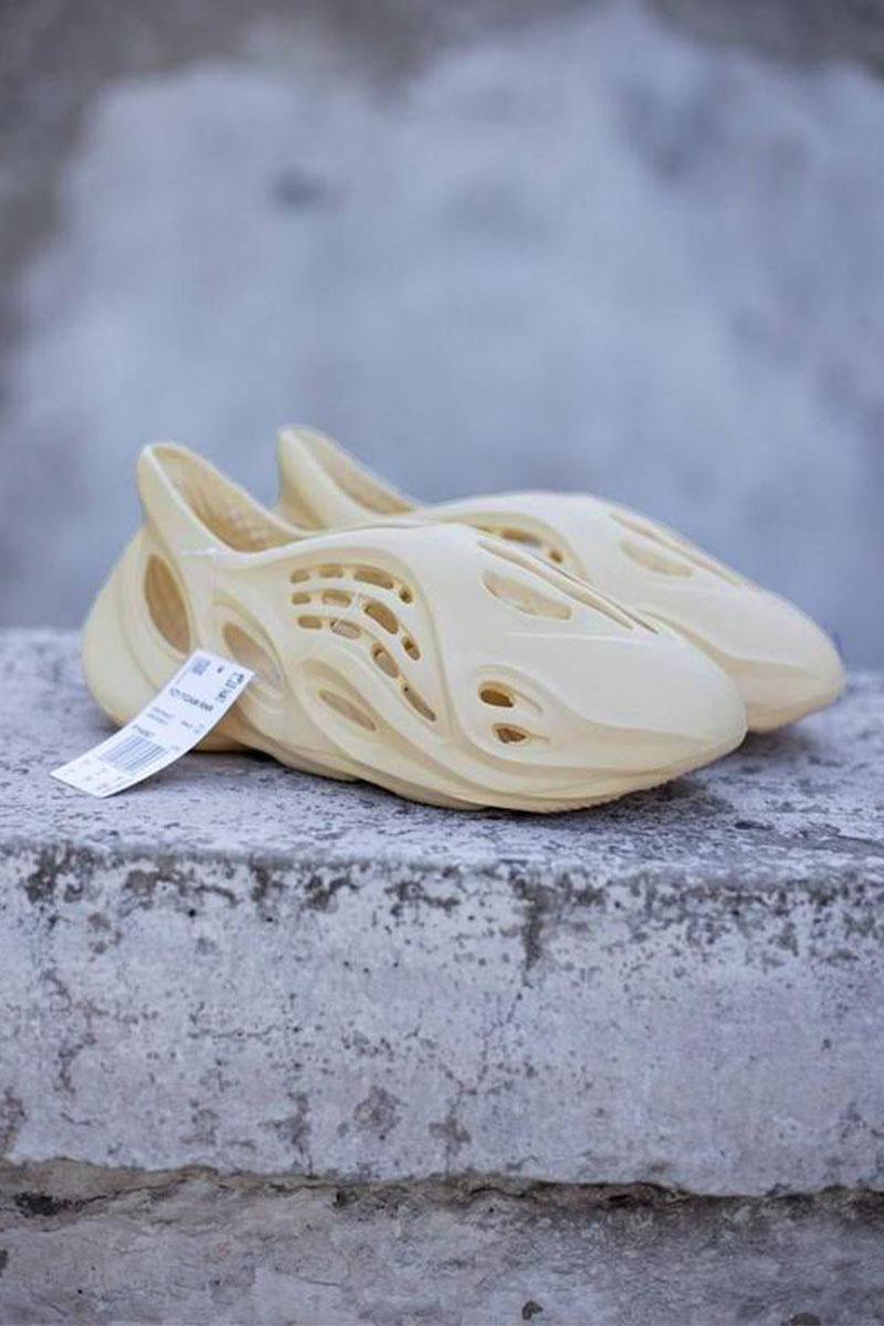 Adidas Кроссовки Yeezy Foam RNNR "Desert Sand"