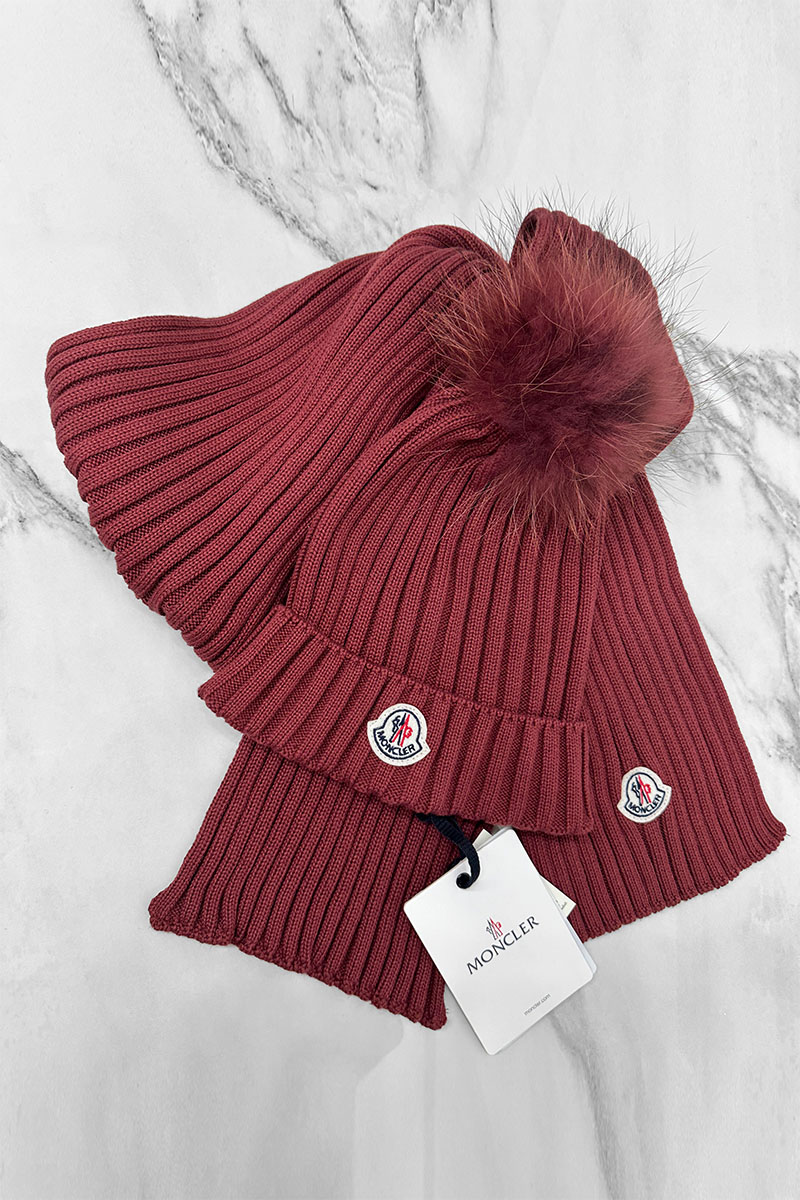 Moncler Комплект из шапки и шарфа бордового цвета logo-patch