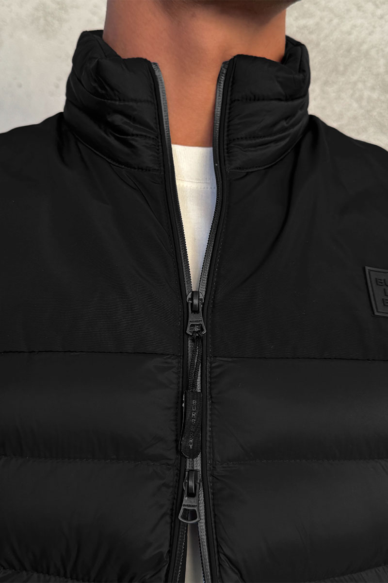 Burberry Чёрный пуховой жилет London England logo-patch