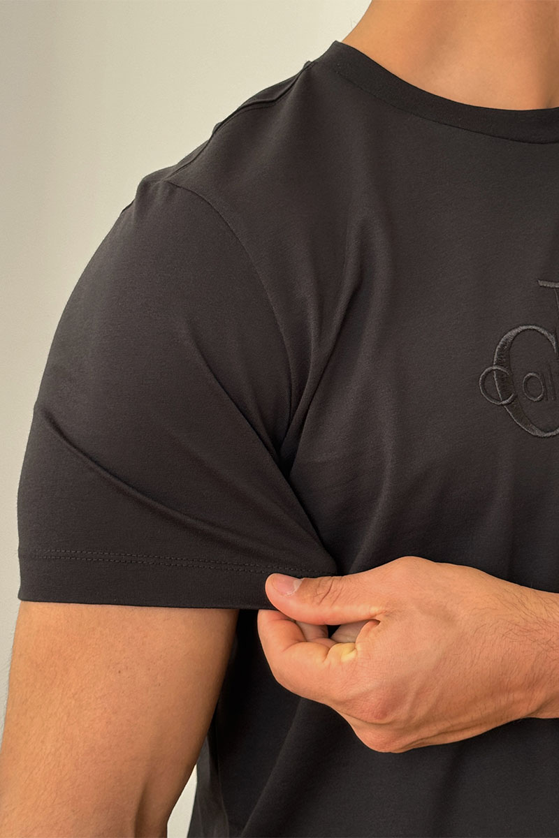 Calvin Klein Футболка чёрного цвета embroidered-logo