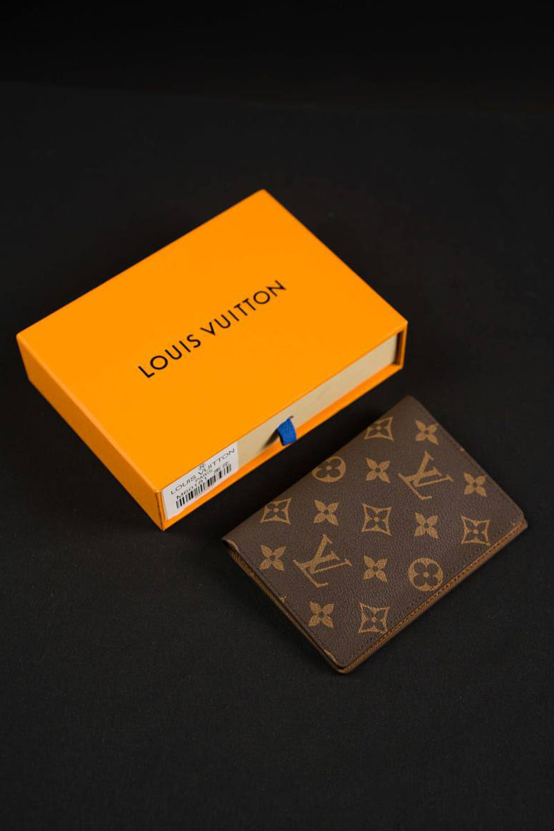 Lоuis Vuittоn Кожаная обложка на паспорт Monogram 10х14 см