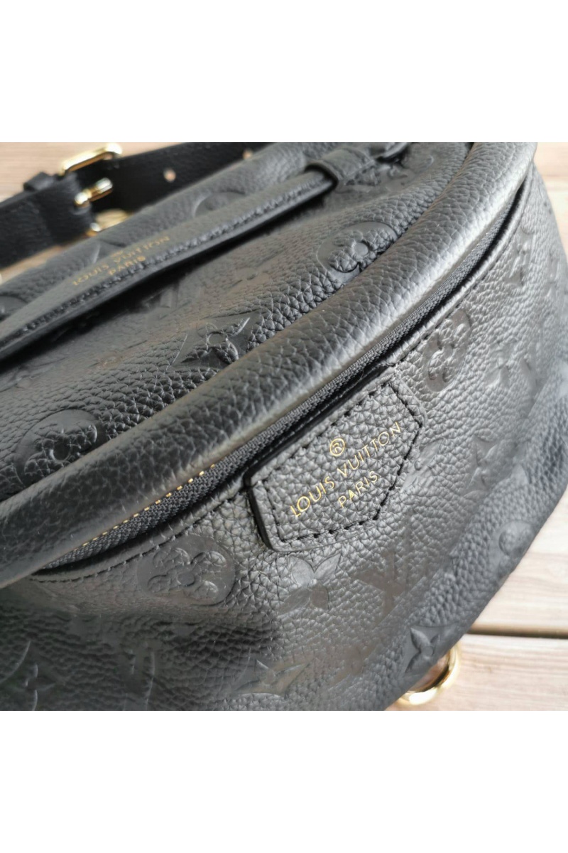 Lоuis Vuittоn Кожаная сумка на пояс Monogram All-over 28x14 см