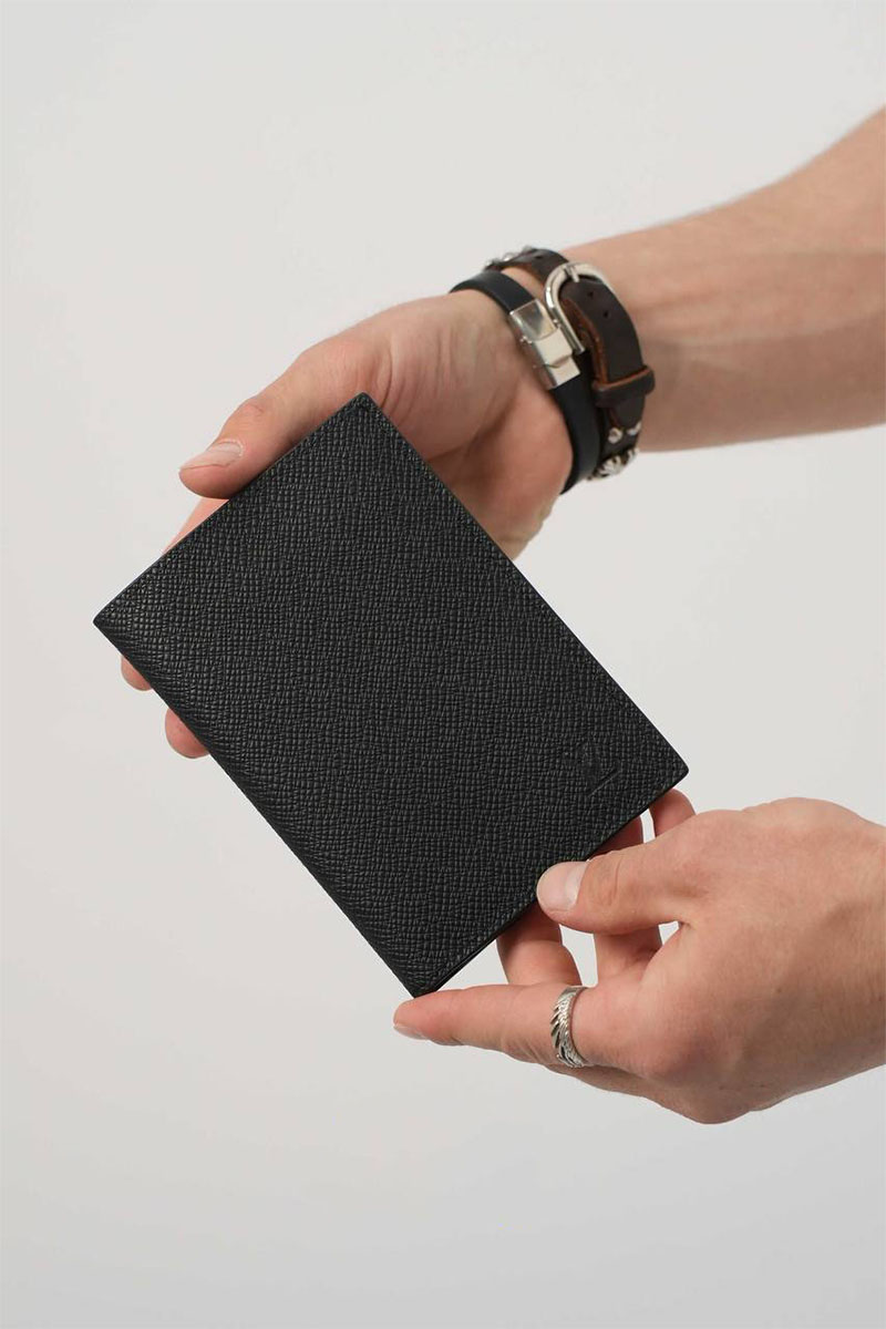 Lоuis Vuittоn Кожаная обложка для паспорта Taiga