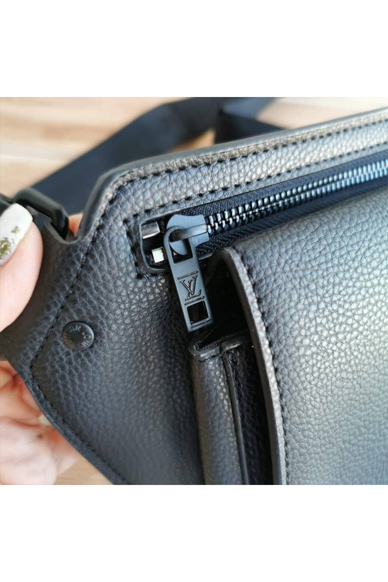 Lоuis Vuittоn Кожаная сумка на пояс Aerogram 27x17 см