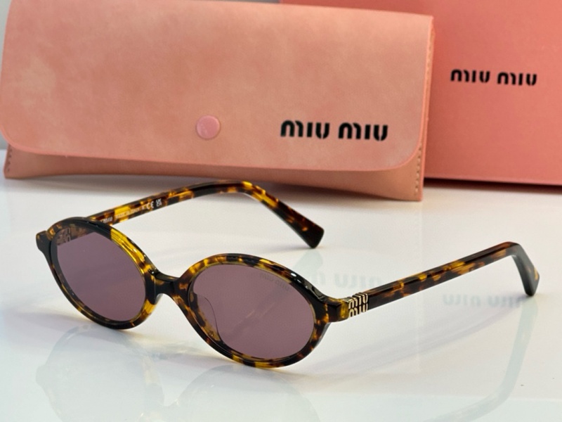 MIU MIU Солнцезащитные очки с леопардовой оправой