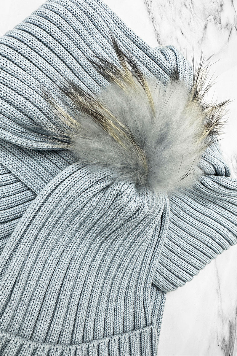 Moncler Комплект из шапки и шарфа голубого цвета logo-patch