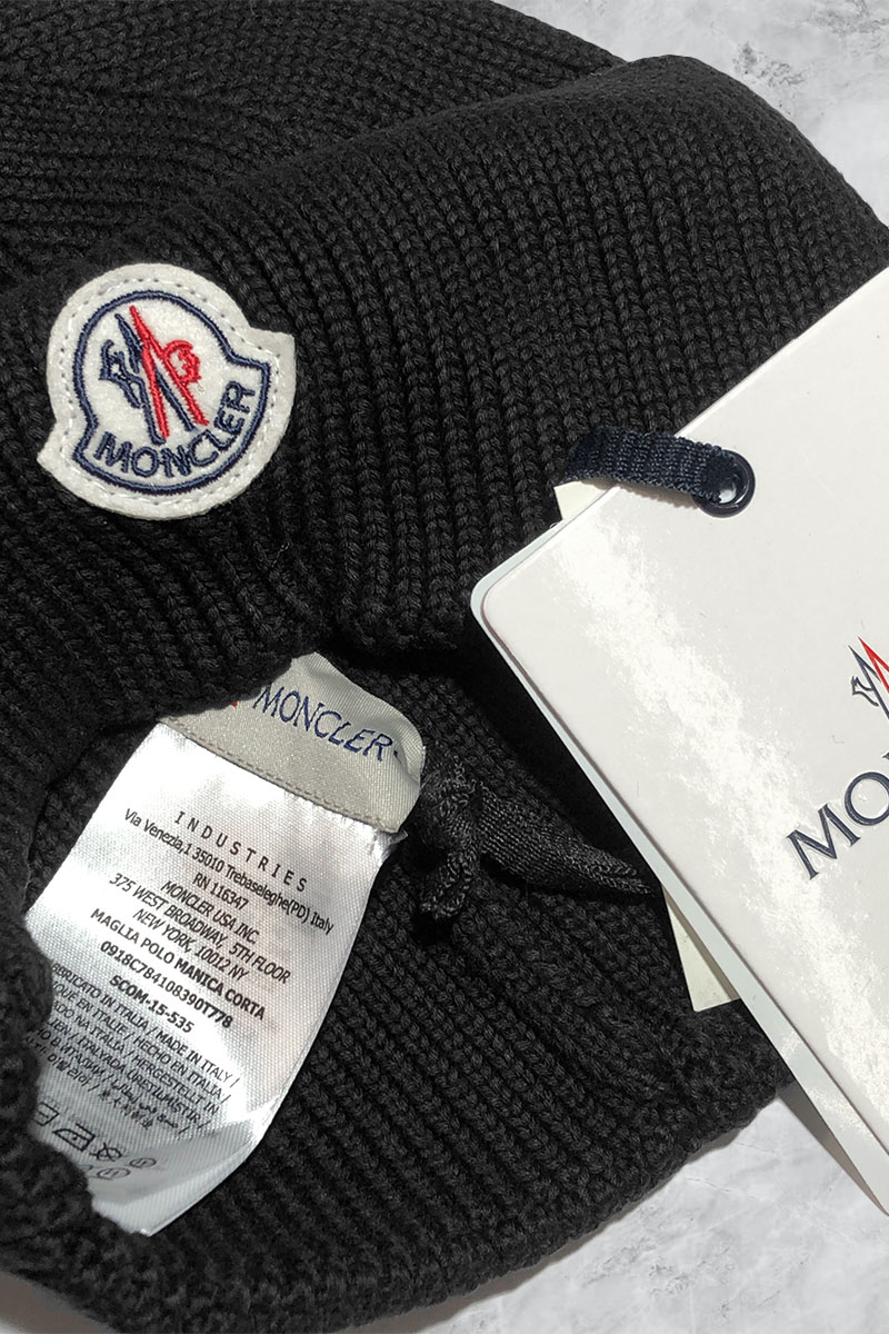 Moncler Мужская шапка чёрного цвета logo-patch