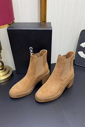 Женские замшевые сапоги 