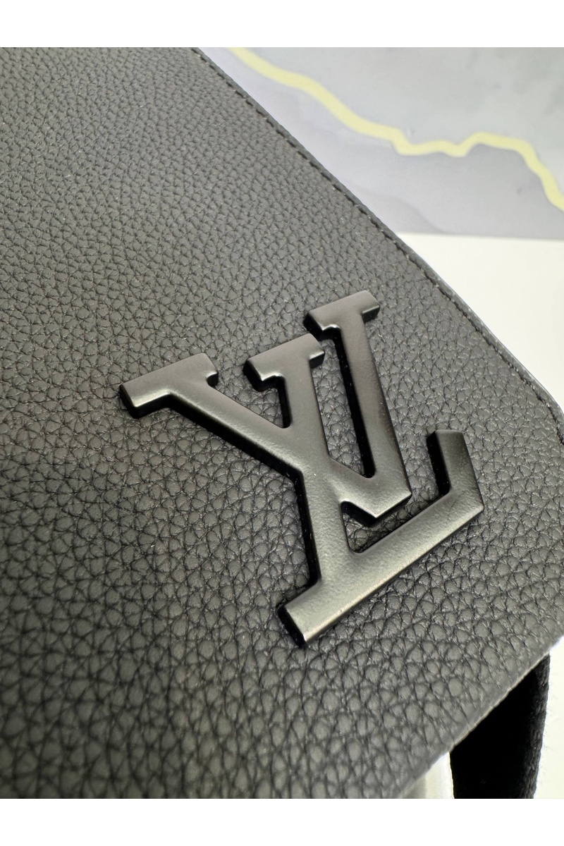 Lоuis Vuittоn Кожаная сумка Takeoff Messenger premium 28x23x10 см