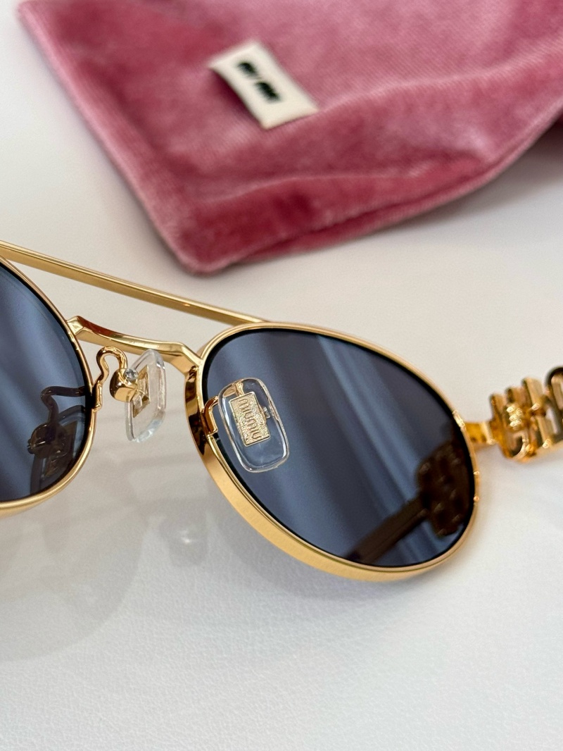 MIU MIU Женские солнцезащитные очки  Oval