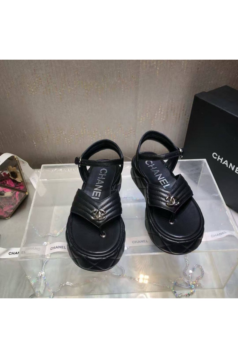 Chаnеl Женские кожаные сандалии чёрного цвета 