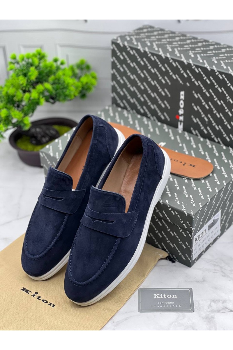 Kiton Замшевые лоферы тёмно-синего цвета