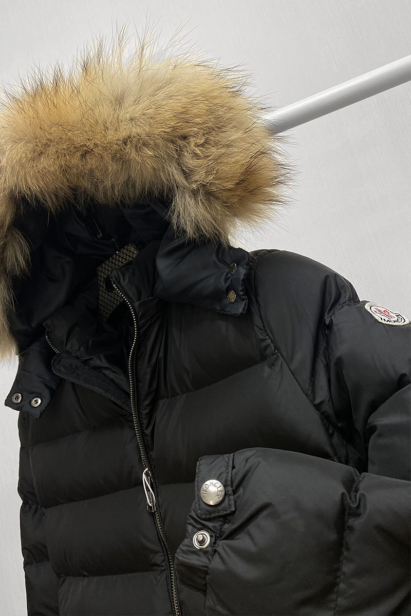 Moncler Женская куртка с меховым капюшоном