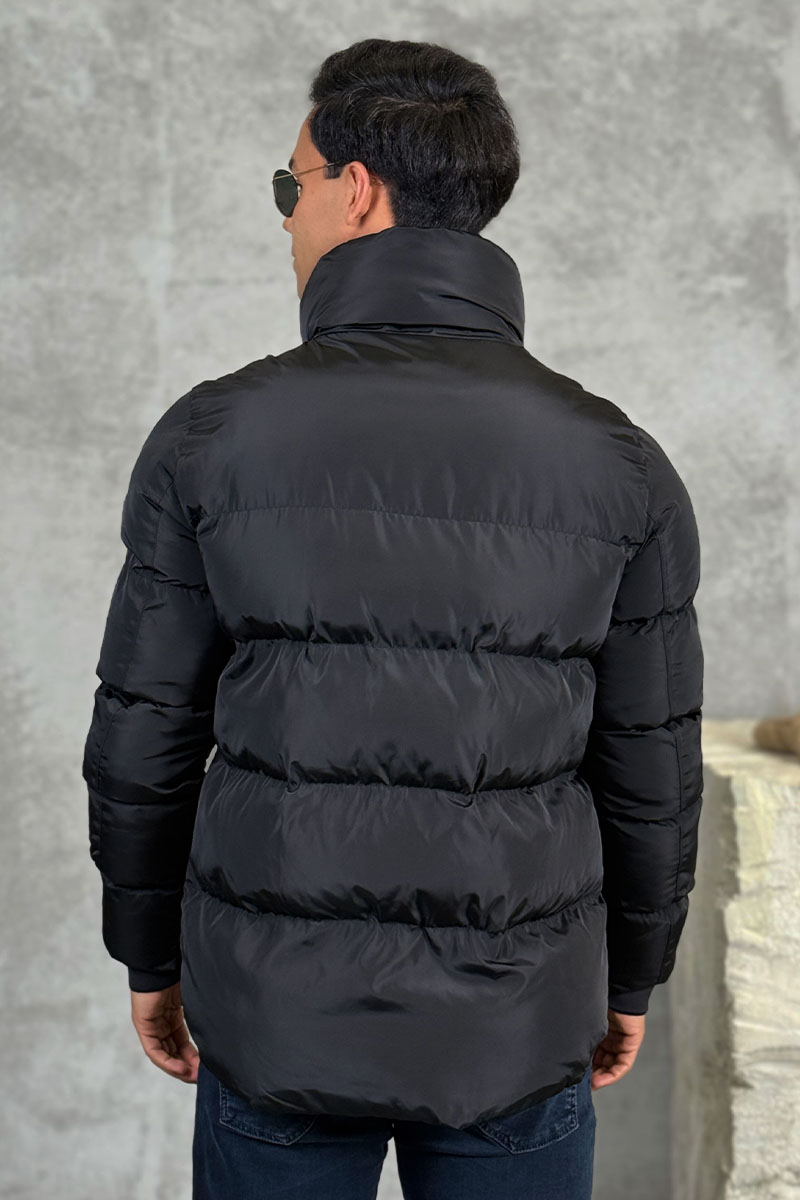 Moncler Куртка чёрного цвета logo-patch