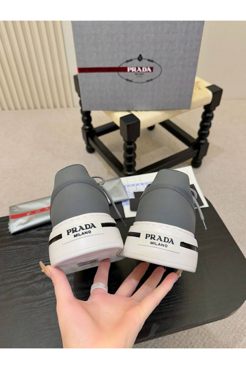 Prada Комбинированные кроссовки logo-plaque - Grey