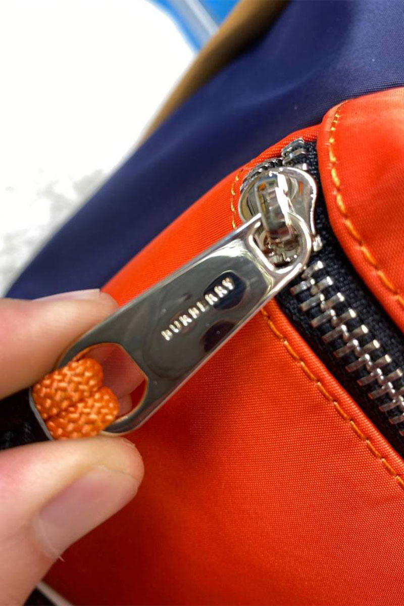 Burberry Нейлоновый рюкзак London England logo-patch 40x30 см