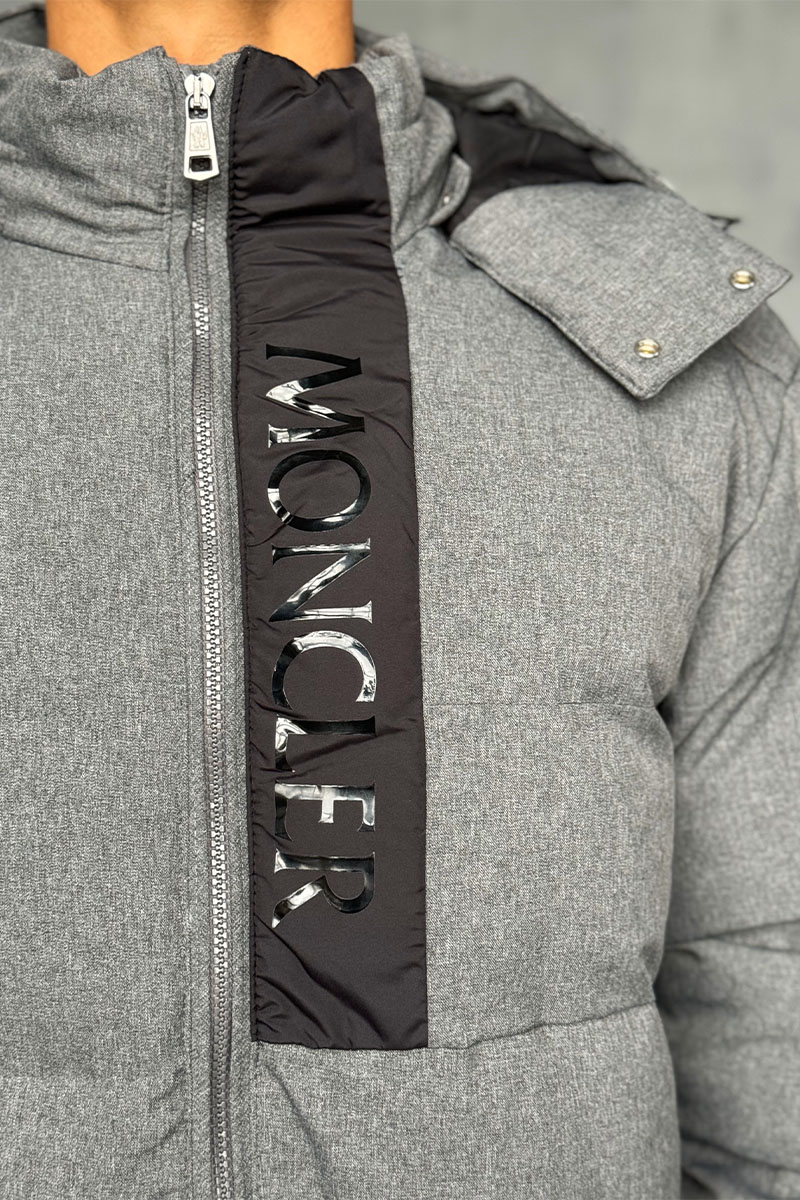 Moncler Утеплённая драповая куртка серого цвета