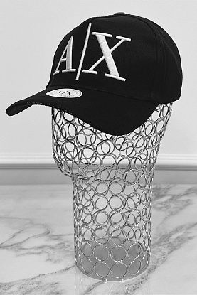 Бейсболка чёрного цвета embroidered-logo