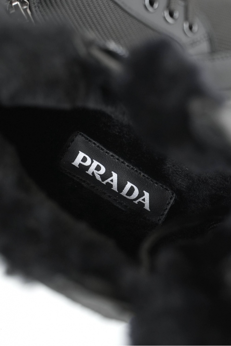 Prada Комбинированные кроссовки с мехом 