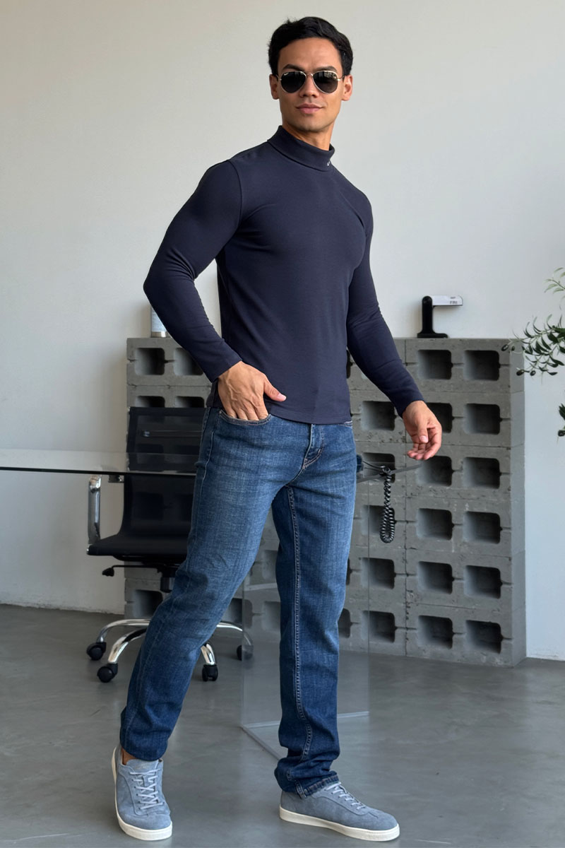 Moncler Утеплённая водолазка тёмно-синего цвета 