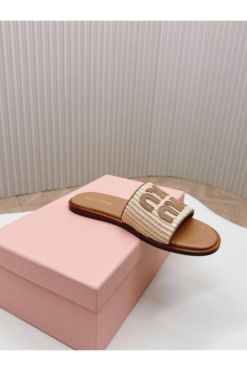 MIU MIU Женские шлёпанцы бежевого цвета